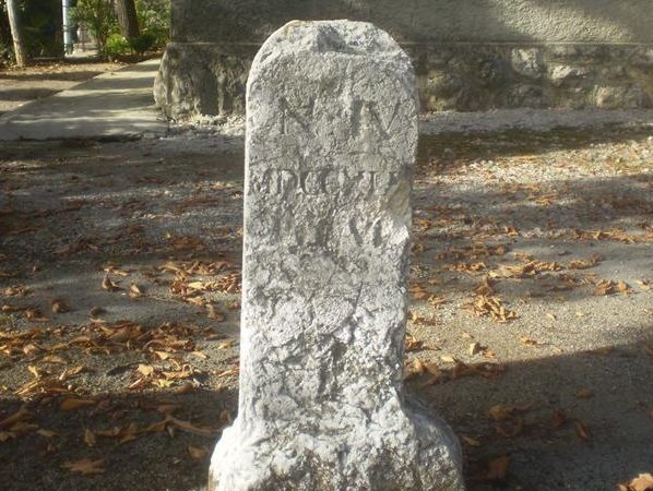 Minakov put, kamena oznaka