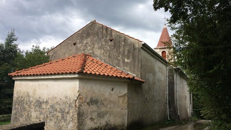 Bakarac: crkva Svete Trojice