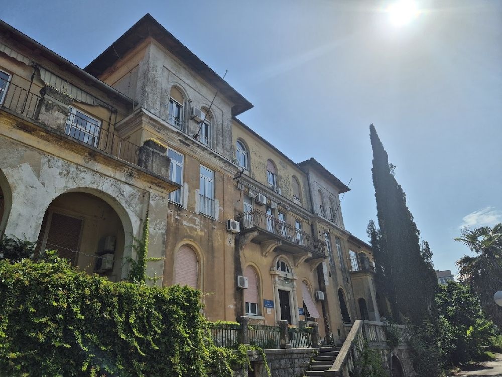 Da Colonia marina a Ospedale pediatrico, ma il futuro è molto incerto