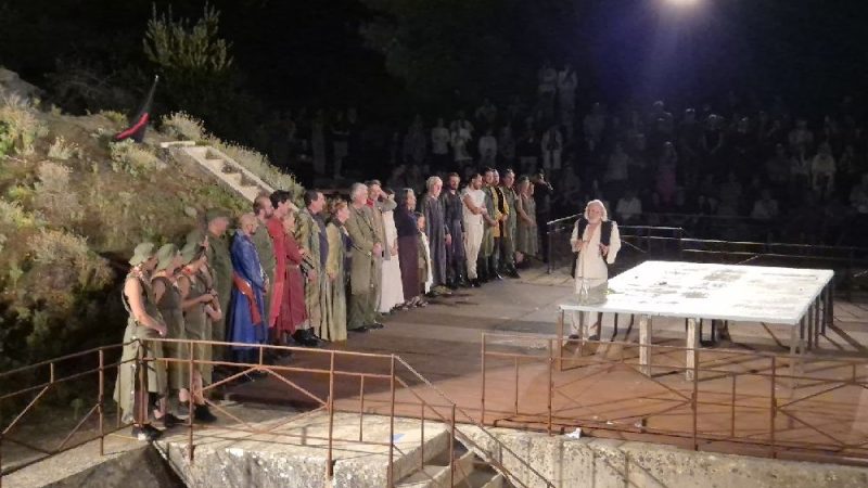 «Re Lear» tra le rovine, Il dramma che vibra nella natura